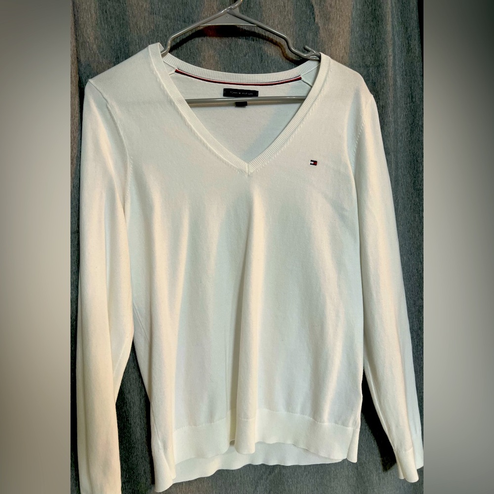 Women’s white Tommy Hilfiger V-neck sweater
